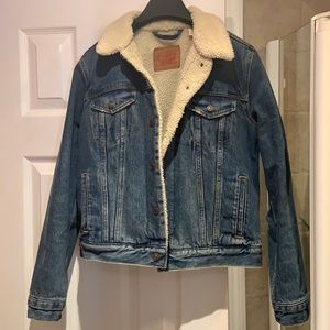 LEVI’S Trucker Sherpa Denim Jacket